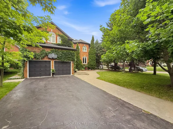 7 Arnhem Ct, Hamilton, ON L8B 0N9