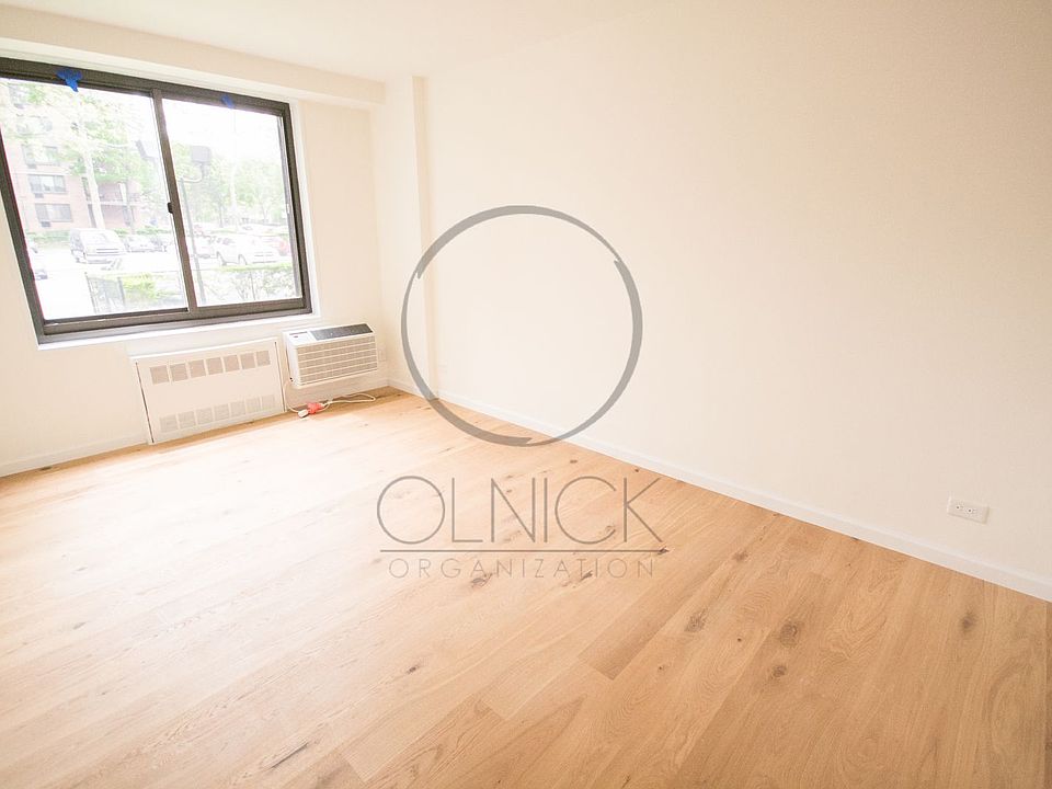 2nd image of 10 W 135th St APT 1P