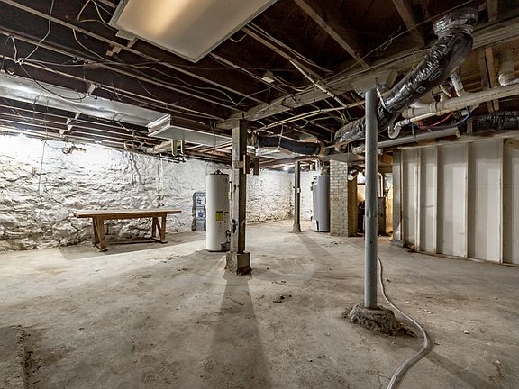5th image of 8026 Flora Ave