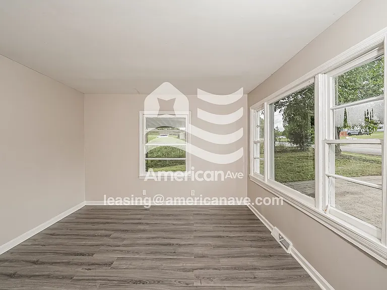 1095453_003_living_room_4.jpg