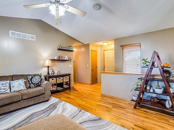 4th image of 2502 N Woodridge St