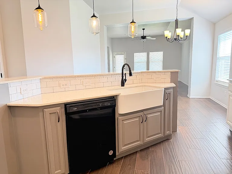18600 Luna Dr — Photo 7