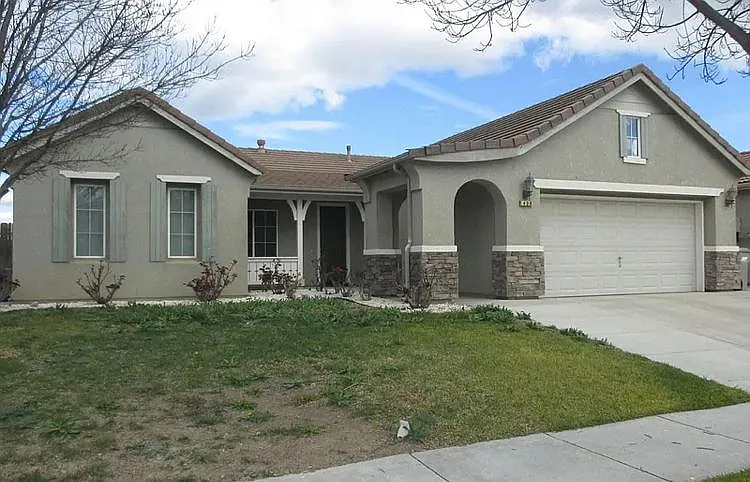 430 Fairmont Dr photo 1