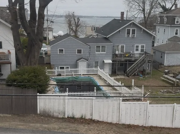 21 Plymouth St, East Greenwich, RI 02818