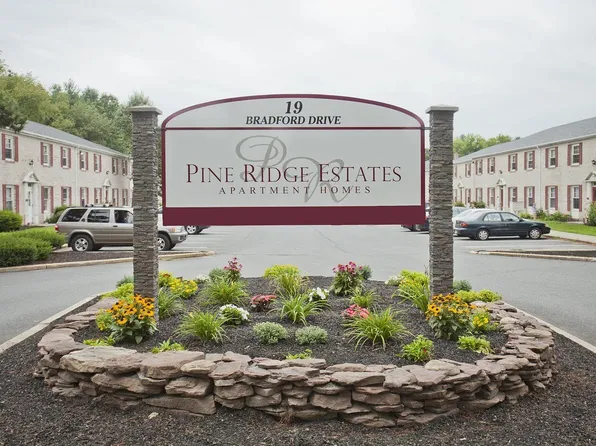 2 Bradford Dr #A, Greenfield, MA 01301