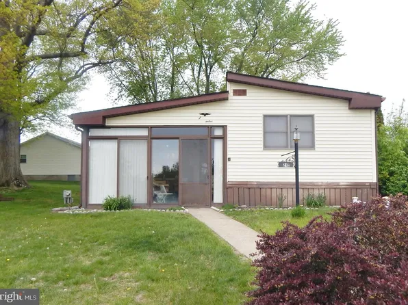 212 Fox Chase Ct, North Wales, PA 19454