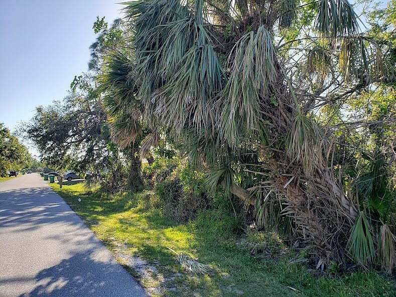 2nd image of 928 TROPICAL AVENUE NW LOT 8