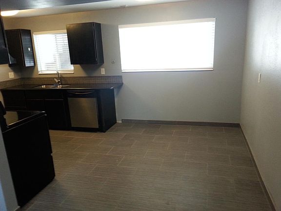 2nd image of 2594 E Canterbury Ln