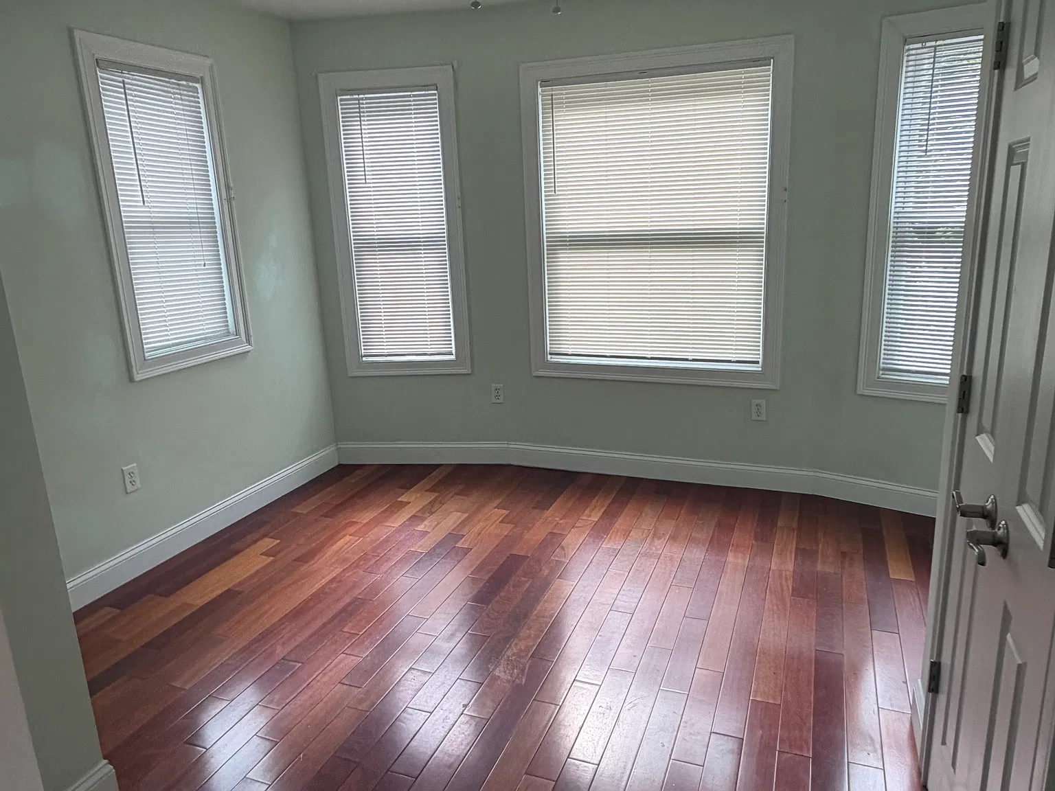 3 bed, 1100 sqft, $2,800 — Photo 3