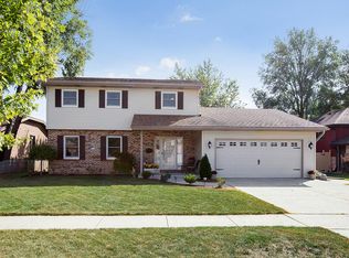 1135 Glenys Dr, Lemont, IL 60439