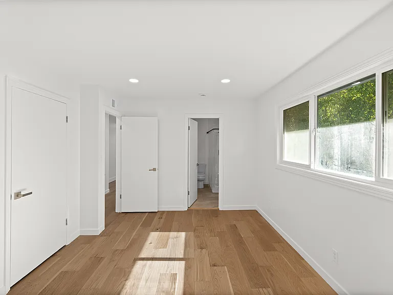 40 Leafwood Cir #42 — Photo 13