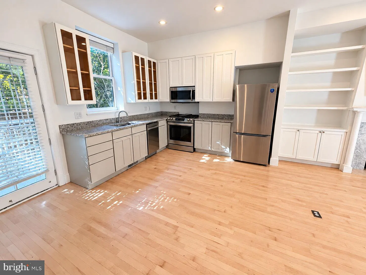 2 bed, 2.0 bath, 1617 sqft, $4,500 — Photo 4