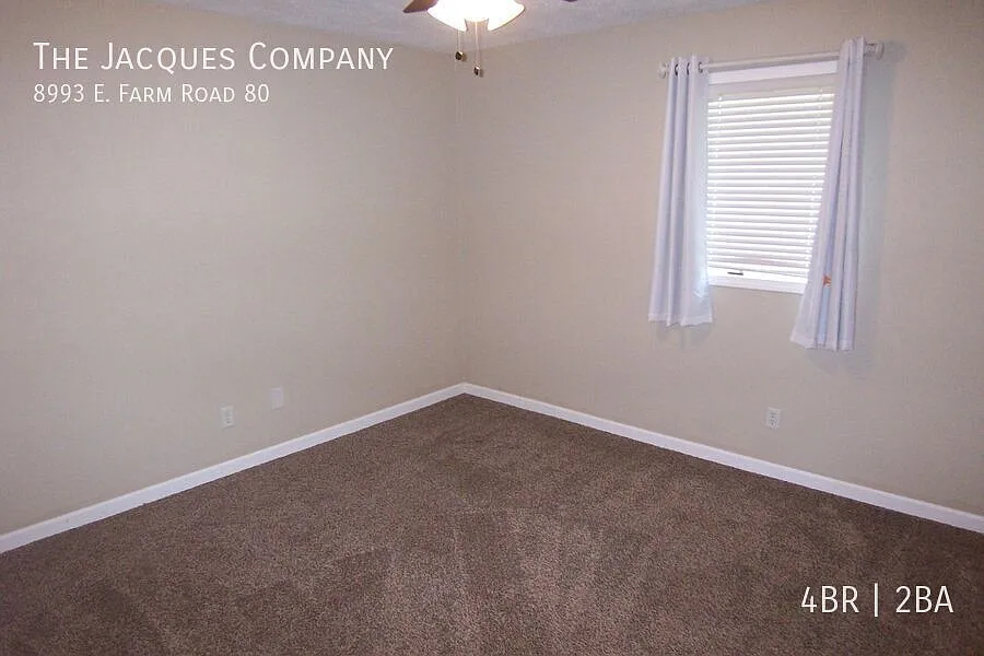 Wonderful 4 Bedroom 2 Bath Family Home on 1 acre in Strafford Schools — Photo 3