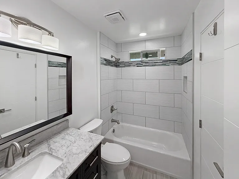 2452 E Ingersoll St — Photo 12