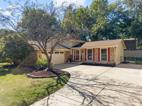 6S174 Lakewood Dr, Naperville, IL 60540