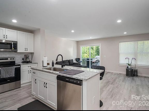 4th image of 823 31st St SW #825