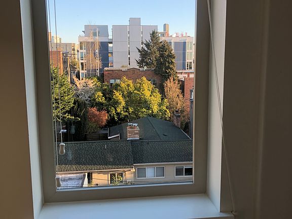 5th image of 514 Bellevue Ave E #602