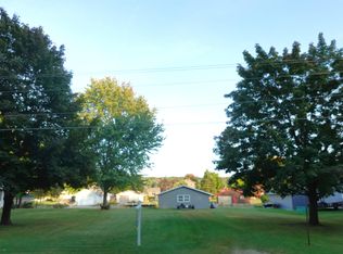 N8879 Gladstone Beach Rd, Fond Du Lac, WI 54937