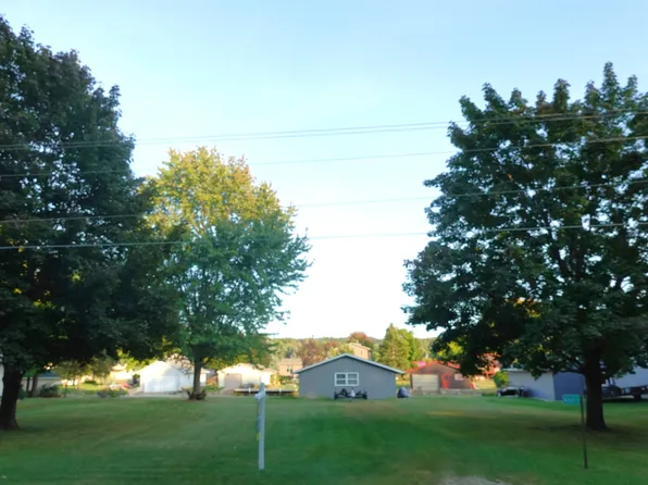 N8879 Gladstone Beach Rd, Fond Du Lac, WI 54937