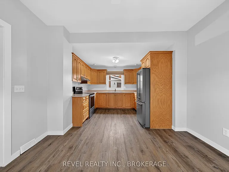 38 Bennett St — Photo 14