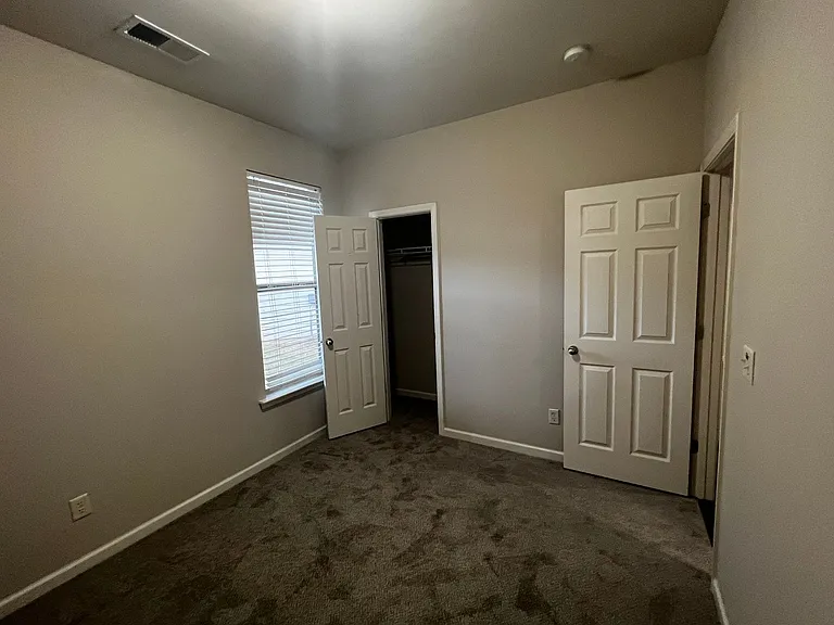2208 Adkins Cir — Photo 35