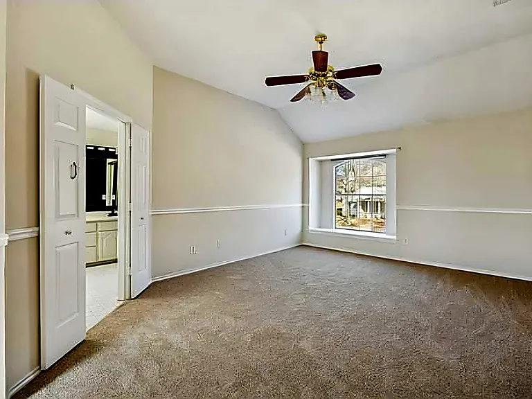2657 Hillside Dr — Photo 10