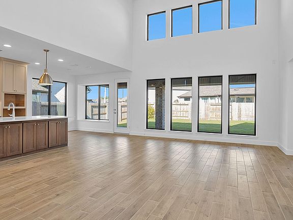 3rd image of 4606 Southpoint Way