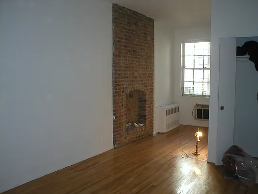 Rented by Eric Goodman Realty Corp | media 10