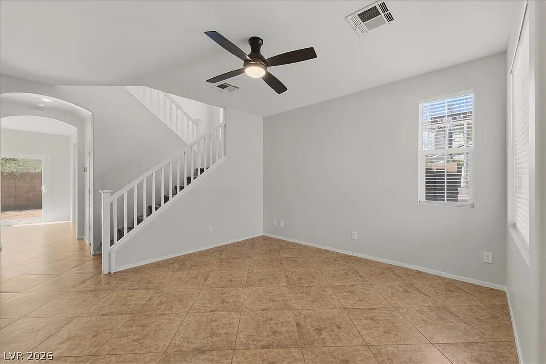 4 bed, 3.0 bath, 1848 sqft, $2,400 — Photo 4