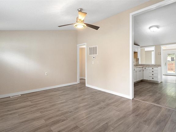 4th image of 2328 Miracle Ave