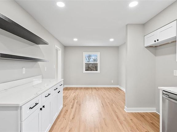 5th image of 9501 Grand Ave