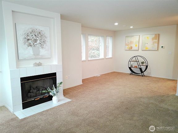 4th image of 4714 Fairwood Boulevard NE #402