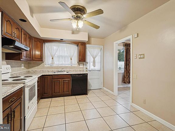 5th image of 301 S New Ardmore Ave