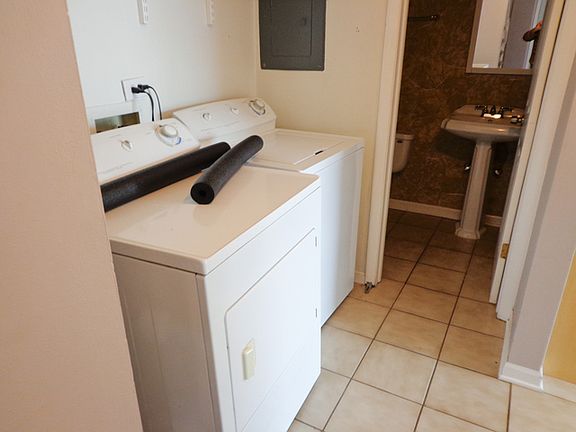 4th image of 1693 Queensbury Cir #5893