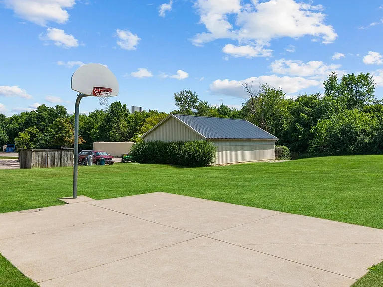 Residences at Grand Blanc Apartments - Grand Blanc, MI — Photo 34