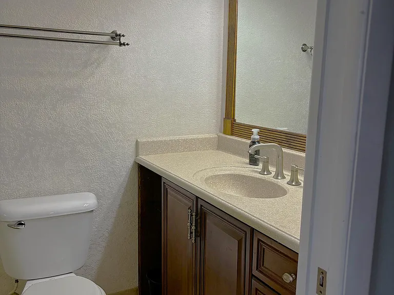202 SW Crescent Ave — Photo 11