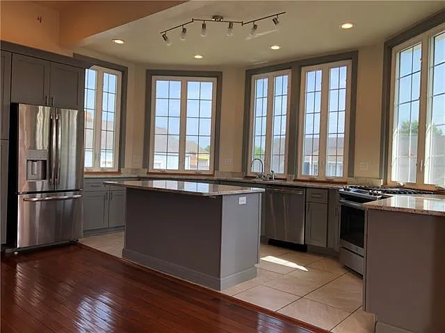 2417 General Pershing St #1 — Photo 1