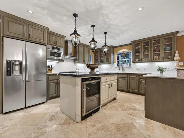 10034 Meadow Lake Ln, Houston, TX 77042