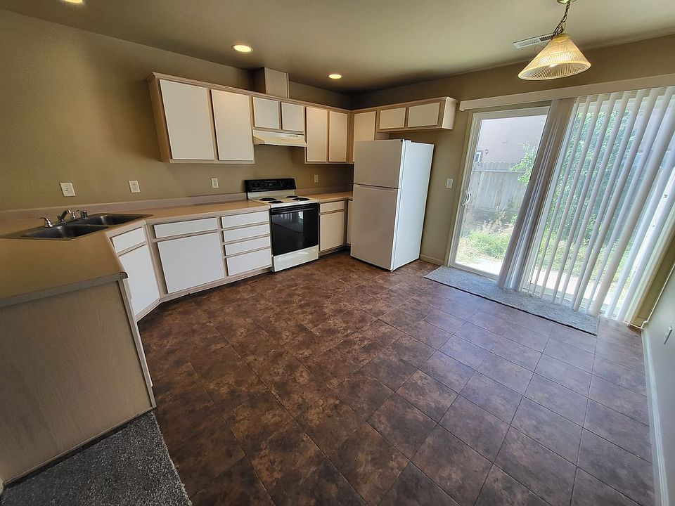 1st image of 315 Sweetwater Cir #Swe0315-c