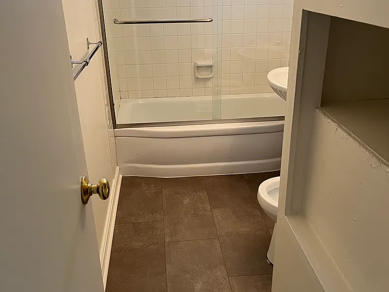 3605 Martin Dr — Photo 25