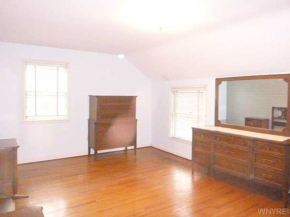 4th image of 2372 Kensington Ave