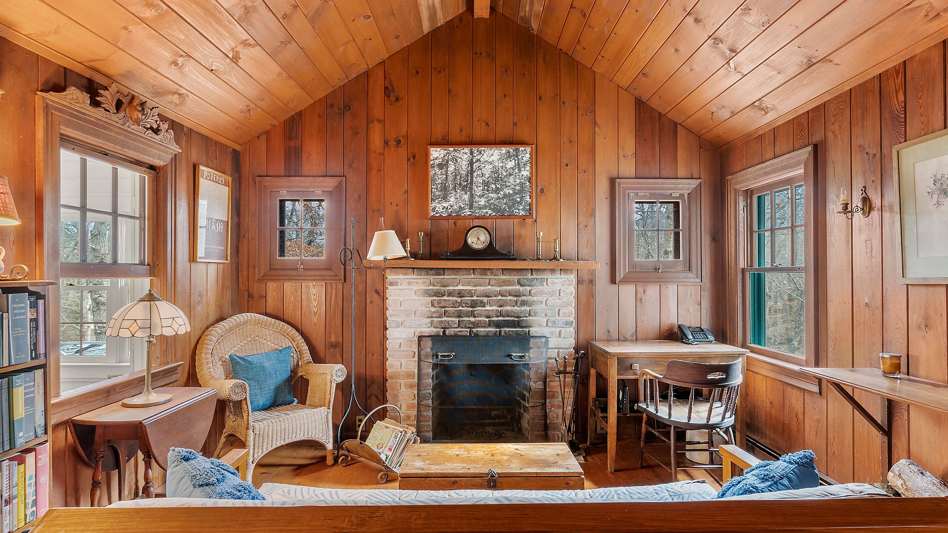 99 Red Creek Rd, Hampton Bays, NY 11946 Out East