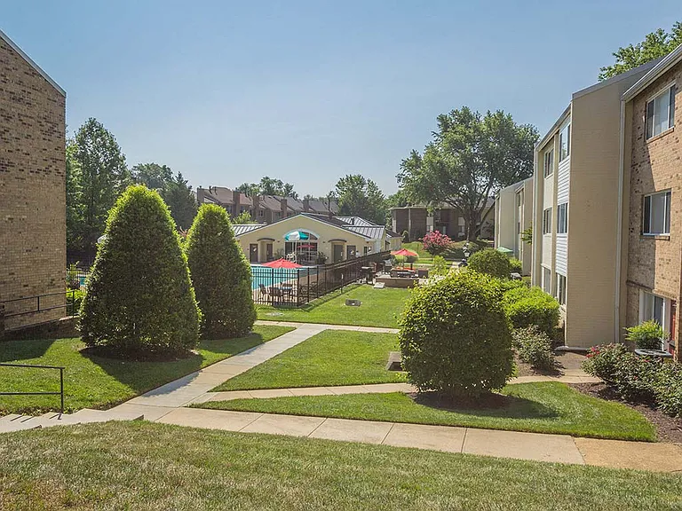 Tysons Glen Apartments and Townhomes — Photo 17