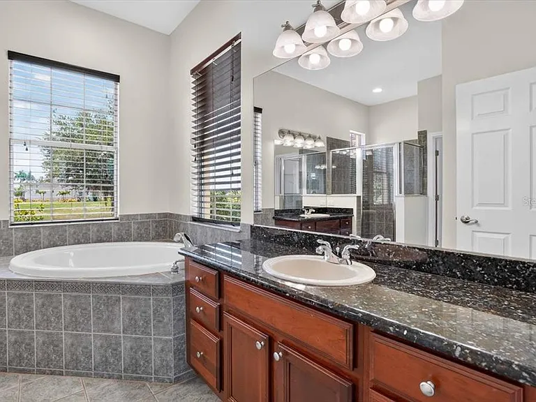 5218 Lake Toscana Dr — Photo 26