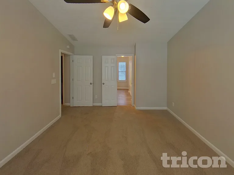 872 Woodside Dr — Photo 5