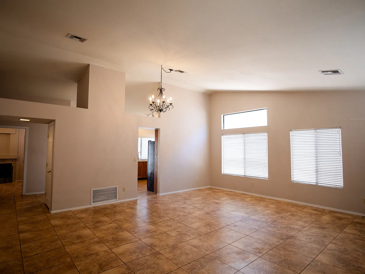 4 bed, 1739 sqft, $2,550 — Photo 3