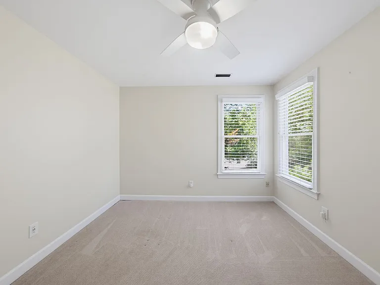 102 Parkside Cir — Photo 33