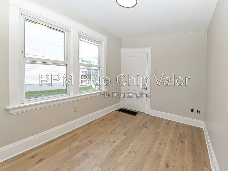 5214 Warren Ave #1 — Photo 11