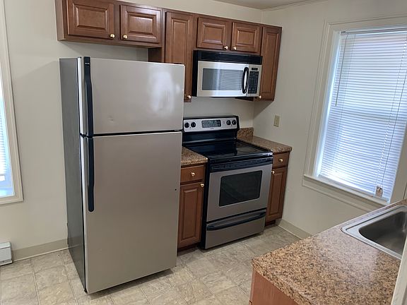 3rd image of 308 N Main St APT D