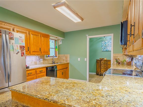 3rd image of 1 Thorney Ln